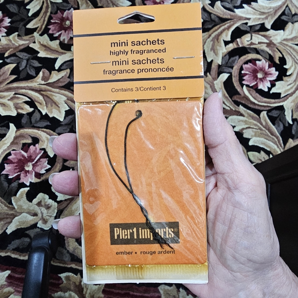 Pier One - 2 Mini Sachets EMBER / Rouge Ardent Made in USA L👀K Vintage